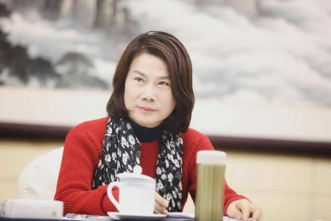 董明珠又卸要职，全新格力手机竟遭贱卖