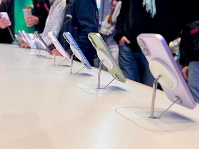 内存涨价潮席卷产业链，iPhone 18定价成谜