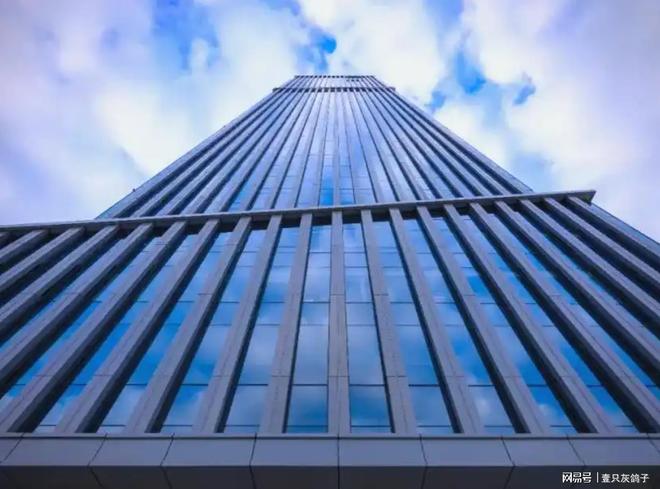 18岁就在工地干活,打拼30多年攒下几十亿,可惜一分没花人就没了 18岁就在工地干活,打拼30多年攒下几十亿,可惜一分没花人就没了