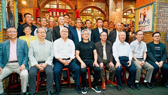 甘肃退伍老兵，抱紧黄仁勋，狂揽上千亿