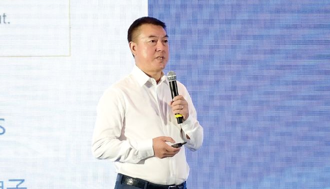 甘肃退伍老兵,抱紧黄仁勋,狂揽上千亿 甘肃退伍老兵,抱紧黄仁勋,狂揽上千亿