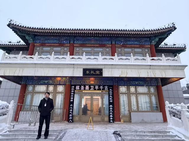 千人冒雪送“棋圣”,韩国“围棋皇帝”曹薰铉专程道别:盼未来与聂老天堂对弈 千人冒雪送“棋圣”,韩国“围棋皇帝”曹薰铉专程道别:盼未来与聂老天堂对弈