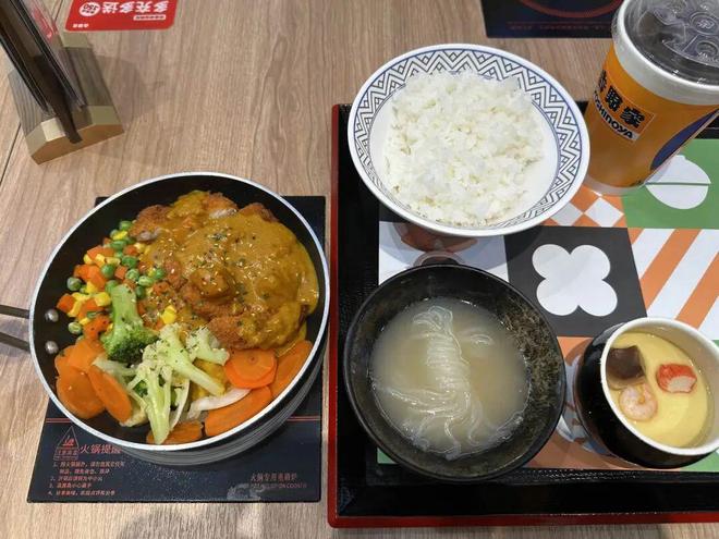 顾客自己炒！吉野家爆改新店型