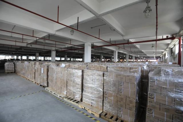 一张标签卖出10亿，快递物流背后的男人，花25年成隐形冠军