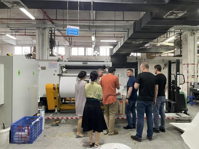 一张标签卖出10亿，快递物流背后的男人，花25年成隐形冠军