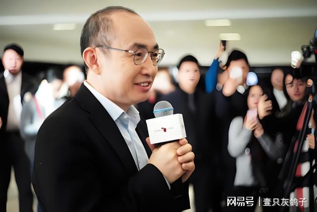 潘石屹真跑？国内套现300亿、纽约抄底 6 块地，央媒点评一针见血