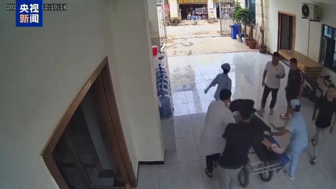 徐发启一审被判死缓，集团罪行曝光：涉案3400余起诈骗11亿余元，打死人的嫌犯挑衅民警“我承认打死了他，你有证据吗”