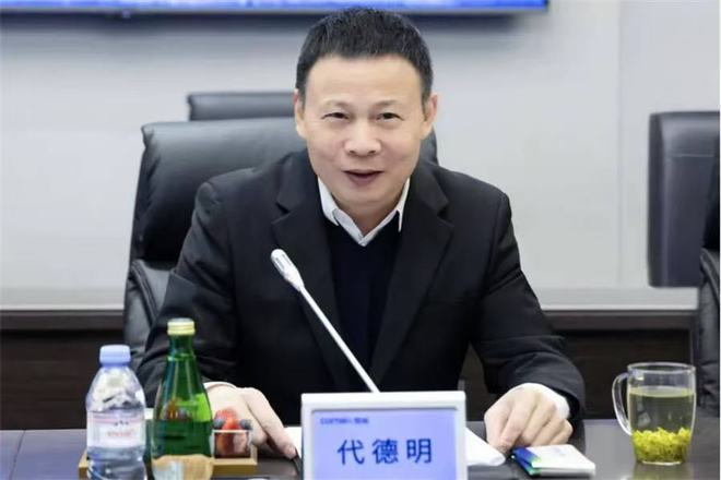 狠！他要同时对战宁德时代与比亚迪