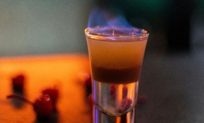 不喝茅台的年轻人，却捧出了“餐酒吧第一股”