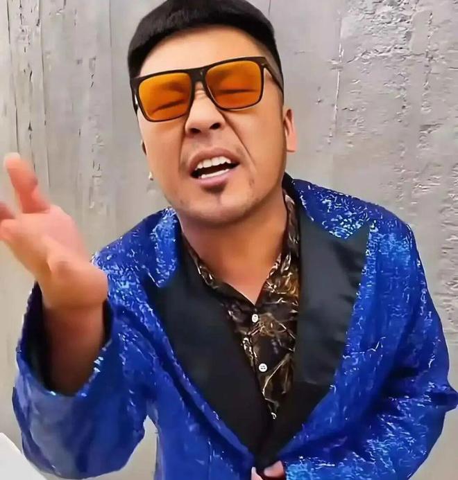 山寨顶流:一张明星脸,月入上百万 山寨顶流:一张明星脸,月入上百万