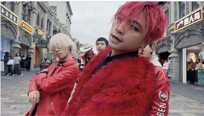 山寨顶流:一张明星脸,月入上百万 山寨顶流:一张明星脸,月入上百万