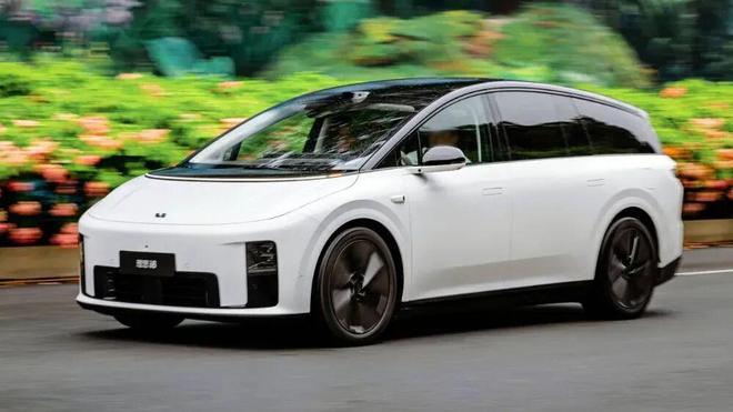 首次跌出销量榜前三，理想为什么输给“小理想”？