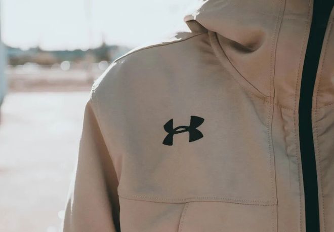 “猛男版lululemon”，撩不动中产了