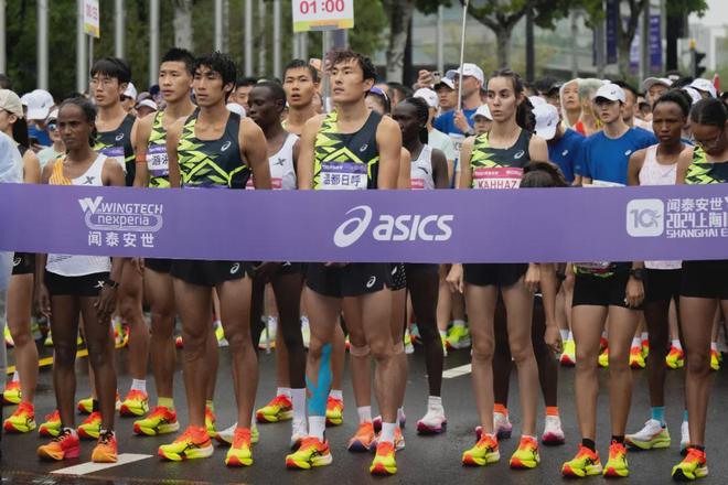 一年吸金330亿，低调跑鞋卖爆中国