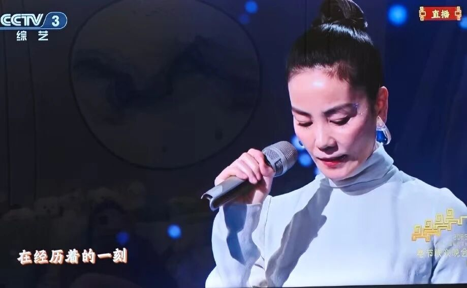 王菲水滴耳环再次出圈，网友立刻找到同款！窦靖童发文