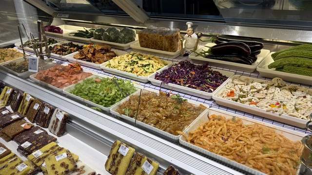 实探丨餐超王郑兆丰,首家县级新店开业 实探丨餐超王郑兆丰,首家县级新店开业