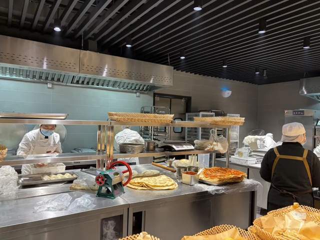 实探丨餐超王郑兆丰,首家县级新店开业 实探丨餐超王郑兆丰,首家县级新店开业