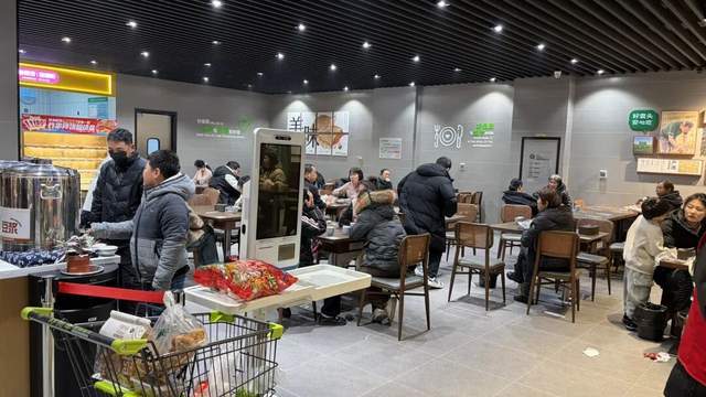 实探丨餐超王郑兆丰,首家县级新店开业 实探丨餐超王郑兆丰,首家县级新店开业