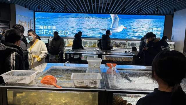 实探丨餐超王郑兆丰,首家县级新店开业 实探丨餐超王郑兆丰,首家县级新店开业