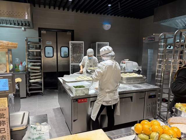 实探丨餐超王郑兆丰,首家县级新店开业 实探丨餐超王郑兆丰,首家县级新店开业