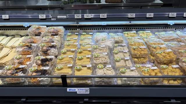 实探丨餐超王郑兆丰,首家县级新店开业 实探丨餐超王郑兆丰,首家县级新店开业