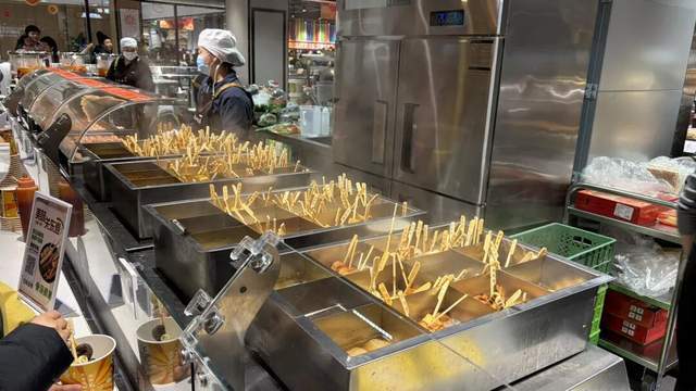 实探丨餐超王郑兆丰,首家县级新店开业 实探丨餐超王郑兆丰,首家县级新店开业