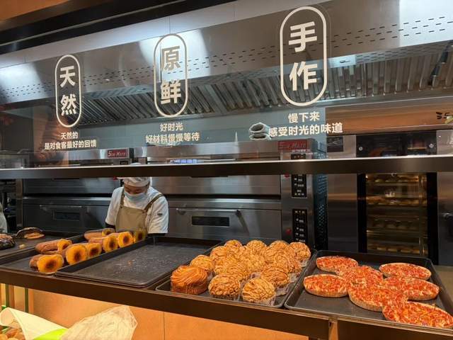 实探丨餐超王郑兆丰,首家县级新店开业 实探丨餐超王郑兆丰,首家县级新店开业