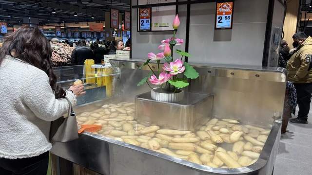 实探丨餐超王郑兆丰,首家县级新店开业 实探丨餐超王郑兆丰,首家县级新店开业