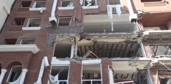 突发！伊朗阿巴斯港传出爆炸声！伊媒否认革命卫队海军司令遭暗杀