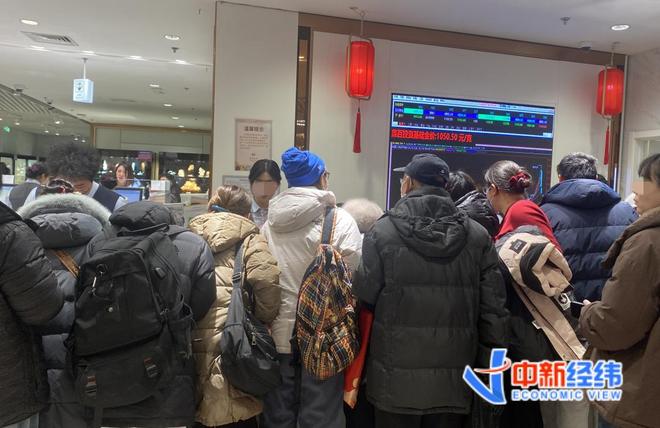 实探北京菜百：回购柜台排队两小时，有人一次卖出212万元金条