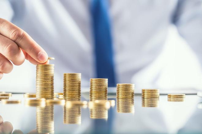 加大“投资于人”的力度，用更多财力惠民生