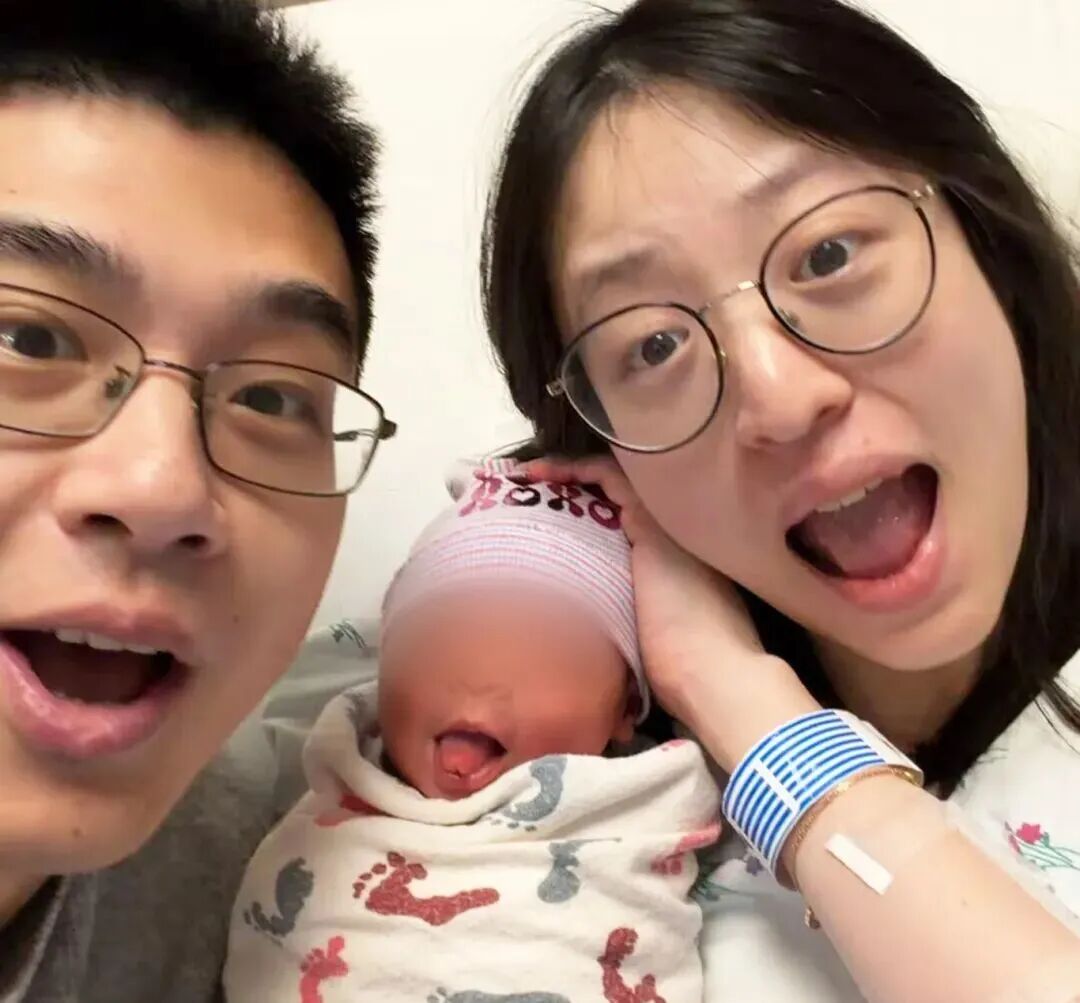 账号被禁言后，千万粉丝博主“保罗在美国”道歉：内容尺度考虑不周！此前其发布妻子生产过程，还植入尿不湿广告，引发争议